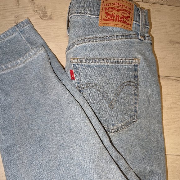 Levi's Original Women's High-Waisted Mom Cropped Jeans Sz 28 - Picture 3 of 3